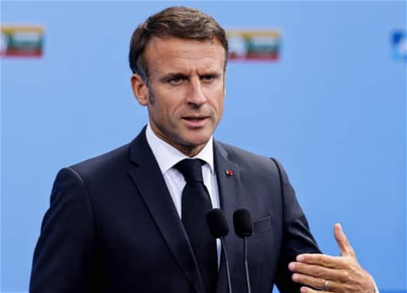 Президент Франции вылетел в бунтующую Новую Каледонию