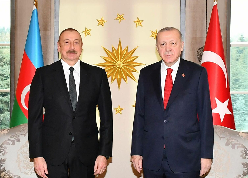 Эрдоган поздравил Ильхама Алиева с Днем независимости