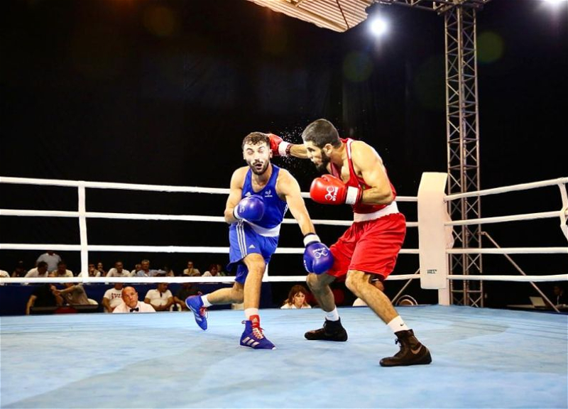 Двое азербайджанских боксеров прошли дальше, один проиграл