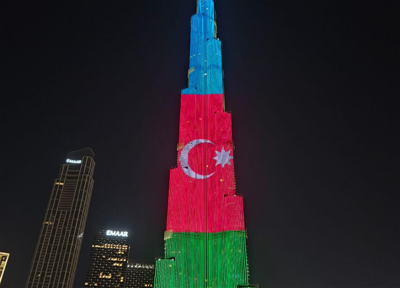 По случаю Дня независимости башню «Бурдж-Халифа» подсветили цветами Государственного флага Азербайджана - ФОТО - ВИДЕО