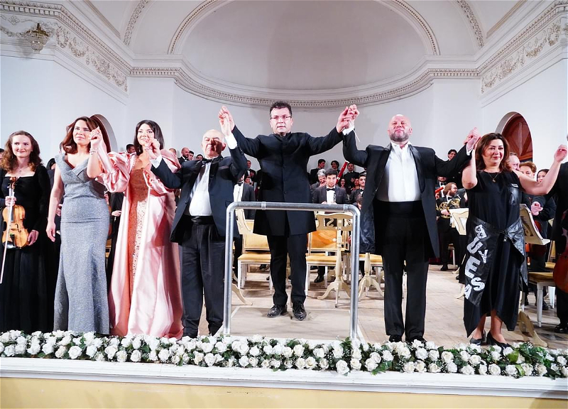 Оркестр под управлением Эйюба Гулиева впервые исполнил Симфонию №9 Бетховена - ФОТО