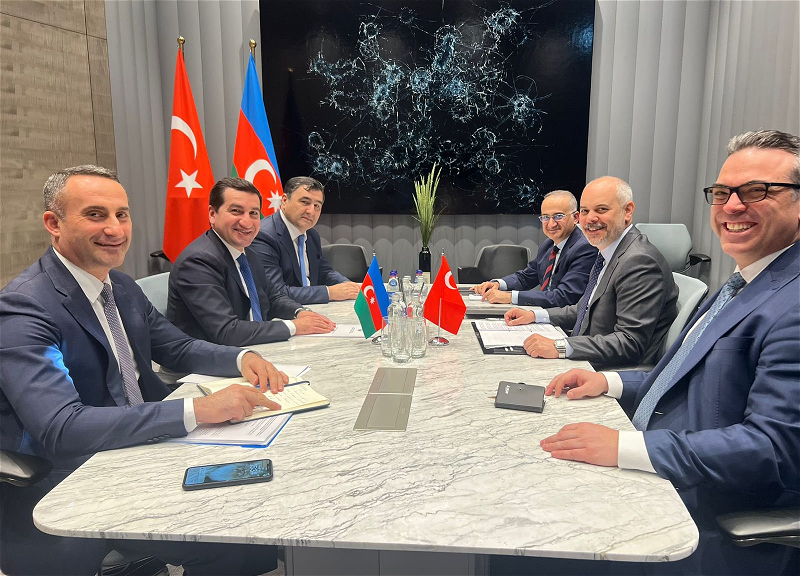 Помощник Президента Азербайджана встретился с коллегами из Турции и Узбекистана - ФОТО