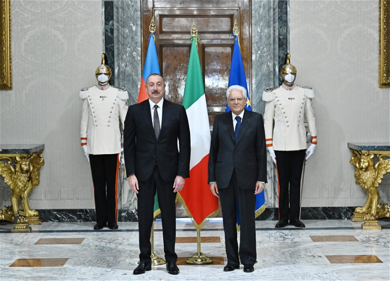 Президент Ильхам Алиев поздравил Президента Италии