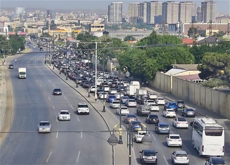 На этих улицах Баку затруднено движение транспорта