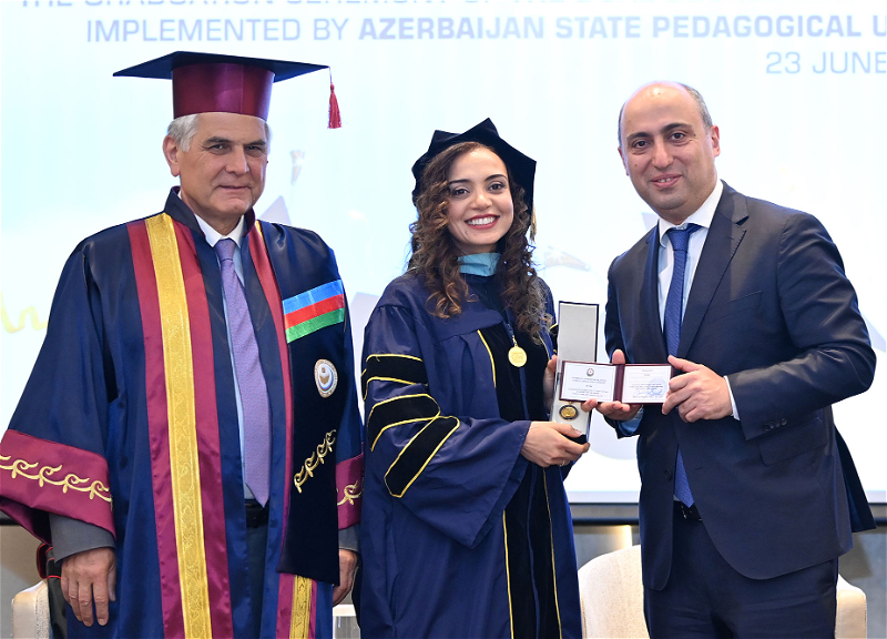 Эмин Амруллаев принял участие в церемонии вручения дипломов выпускникам программы двойного диплома - ФОТО