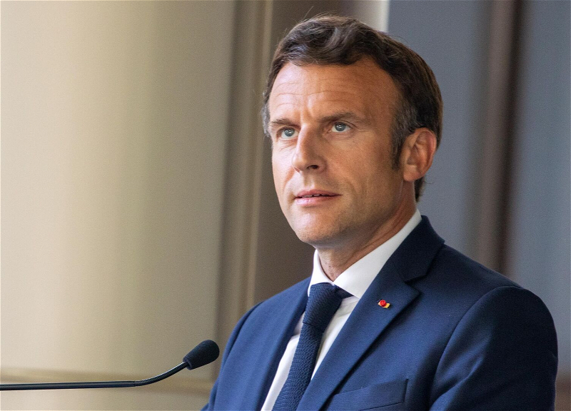 Офсайд Макрона: Подаст ли президент Франции в отставку?
