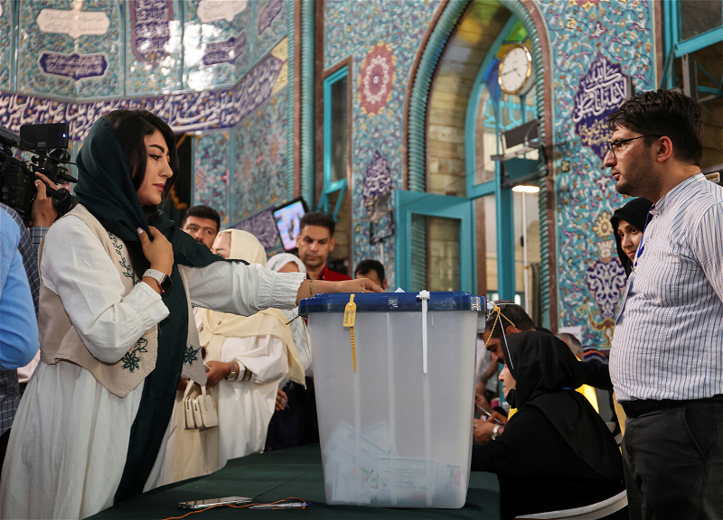 Второй тур президентских выборов стартовал в Иране