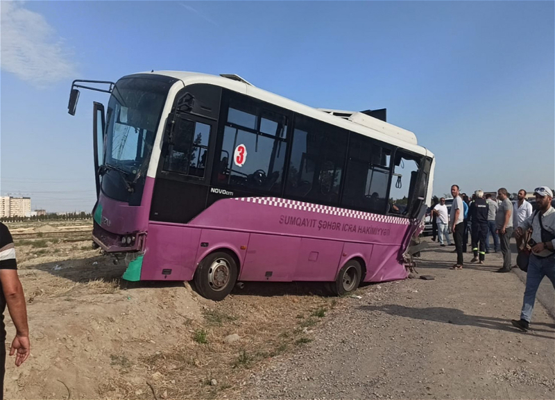 В Сумгайыте фура столкнулась с маршрутным автобусом: 12 пострадавших - ОБНОВЛЕНО