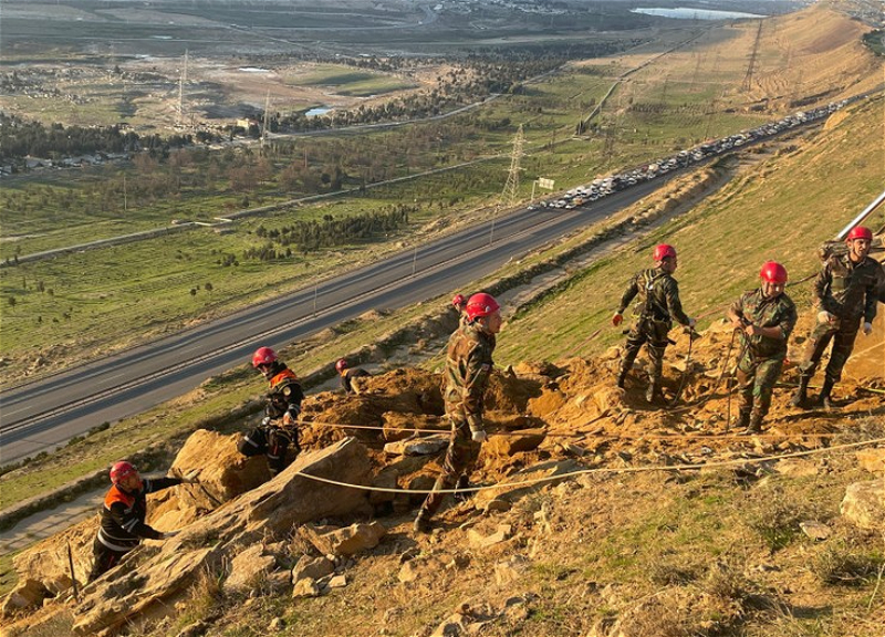 Badamdarda uçqun riski olan qaya parçaları ərazidən götürülüb