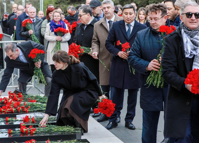 Vladanka Andreyeva Şəhidlər xiyabanını ziyarət edib