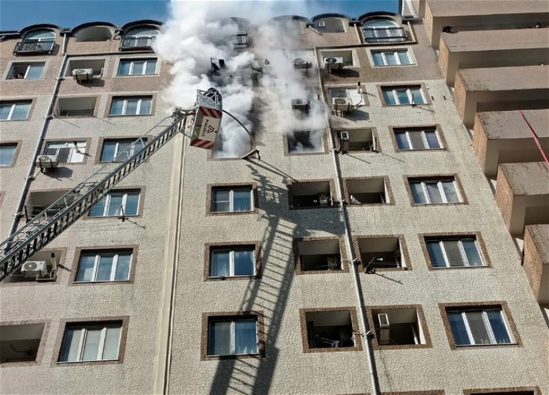 В Хырдалане 10 человек были эвакуированы при пожаре в жилом здании - ФОТО - ВИДЕО