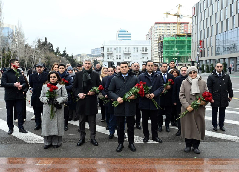 Mədəniyyət Nazirliyinin kollektivi Xocalı soyqırımı qurbanlarının xatirəsini yad edib