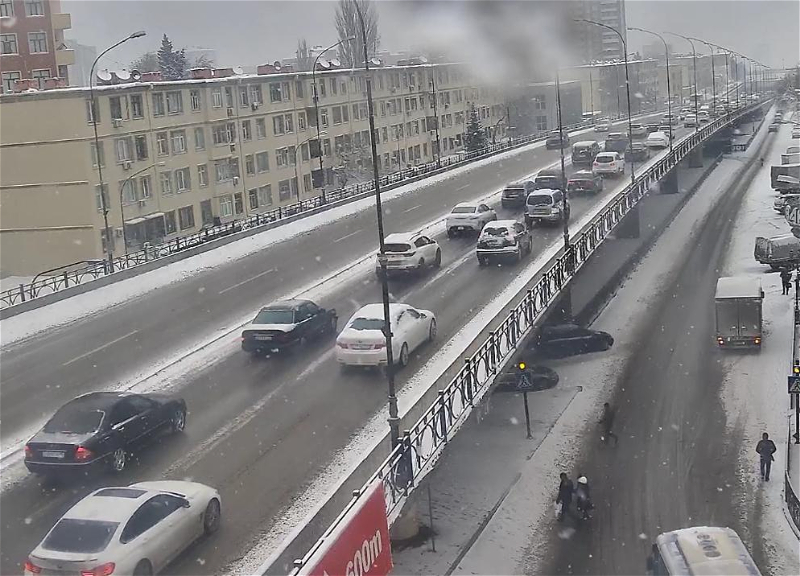 Bakıda qarlı havaya görə indiyədək baş verən qəzaların sayı açıqlandı