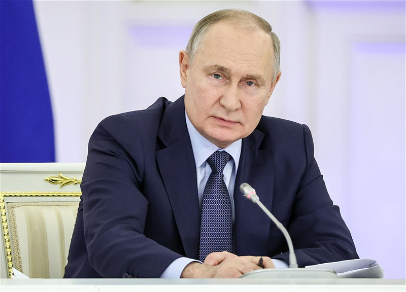 Владимир Путин поздравил Ильхама Алиева с Днем независимости
