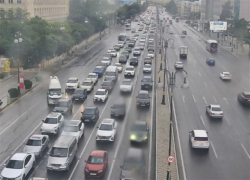 На ряде улиц и проспектов столицы затруднено движение транспорта - ФОТО