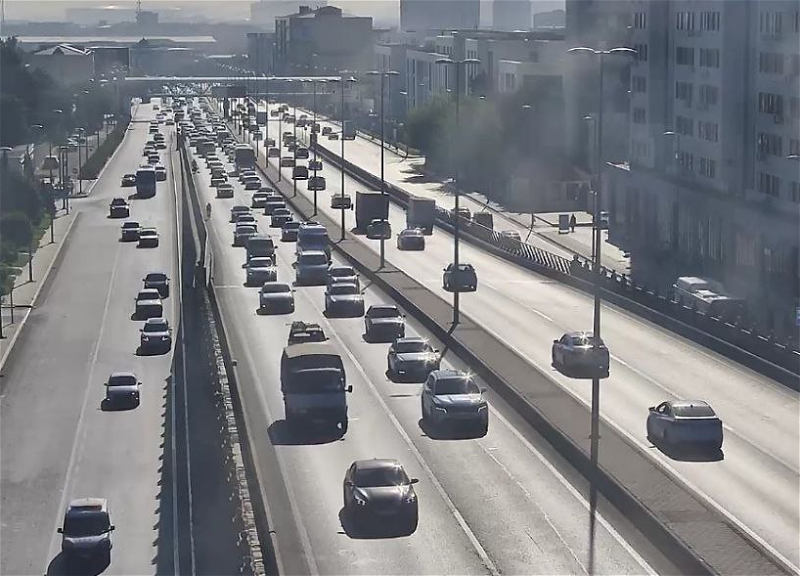 На этих улицах Баку затруднено движение транспорта - ФОТО