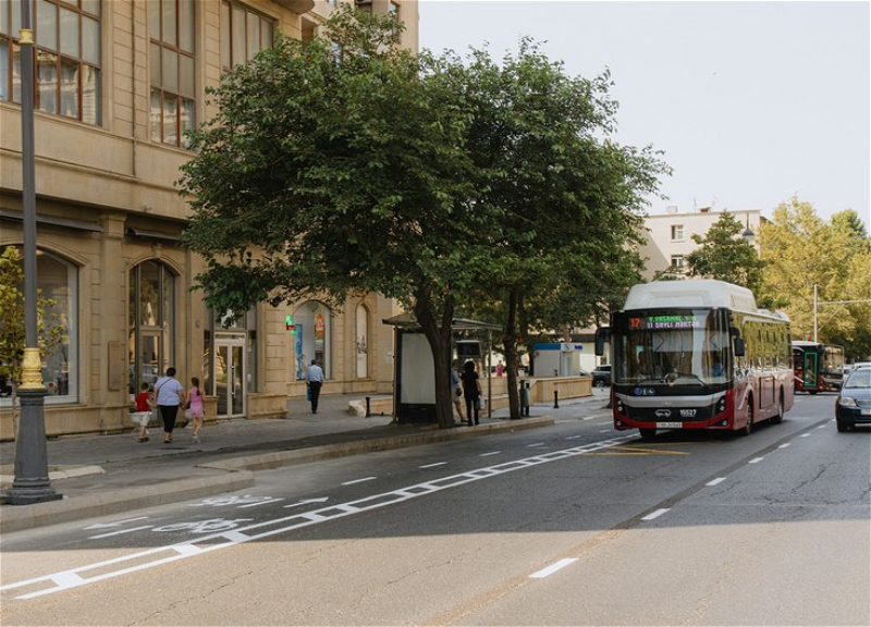 Bakının Hüseyn Cavid prospektində mikromobillik zolağı genişləndirilib