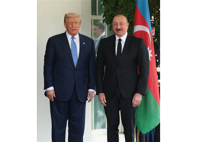 İlham Əliyevin “X”dəki hesabında Trampla görüşündən fotolar paylaşılıb