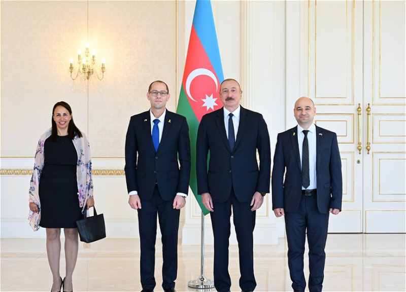 İlham Əliyev İsrailin Azərbaycandakı yeni səfirinin etimadnaməsini qəbul edib - FOTO
