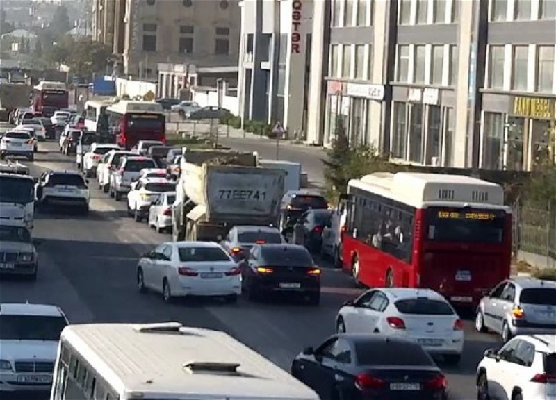 Bakının bəzi yollarında avtomobil sıxlığı yaranıb - SİYAHI