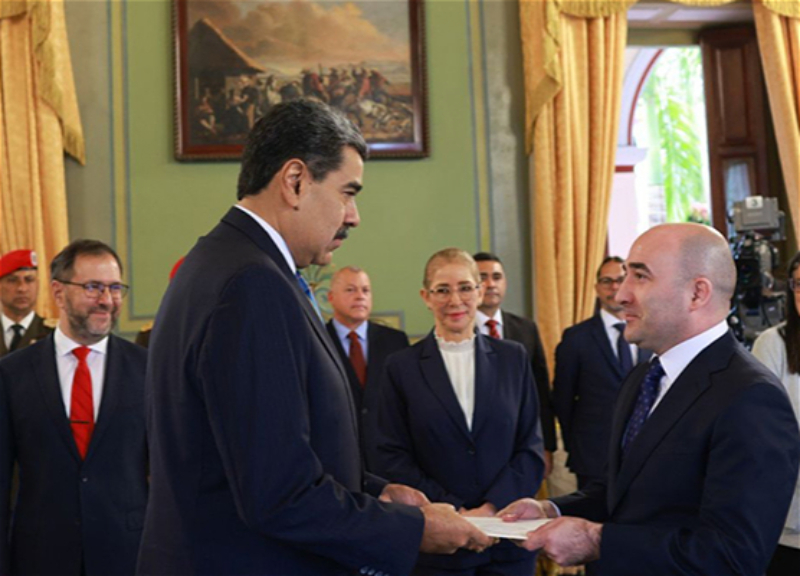 Azərbaycan səfiri etimadnaməsini Venesuela Prezidentinə təqdim etdi - FOTO