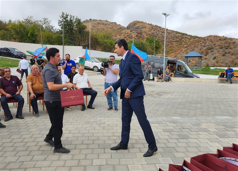 Xocalının Xanyurdu kəndinə çatan ailələrə evlərin açarları təqdim edilib - FOTO - YENİLƏNİB