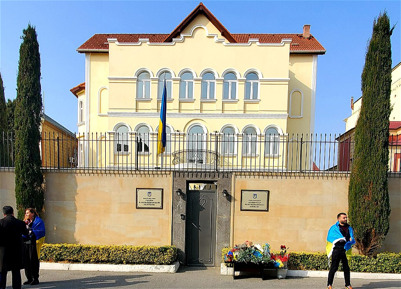 В посольстве Украины в Азербайджане открыта книга соболезнований