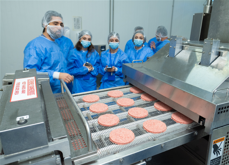 McDonald’s Azərbaycan организовал пресс-тур на производство халяльной говядины местного производства - ФОТО