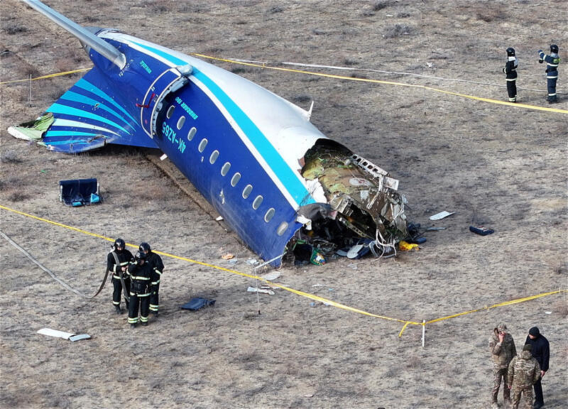 Крушение самолета AZAL: Путин признал, что ракеты были выпущены системой ПВО России