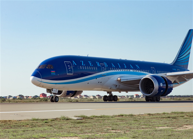 Самолет AZAL, вынужденно вернувшийся в Петербург, прошел полный плановый техосмотр