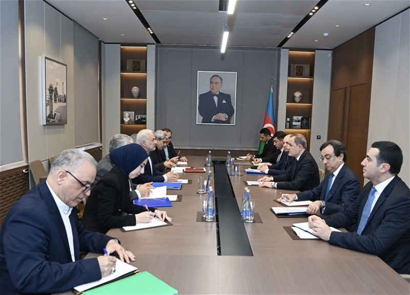 Ceyhun Bayramov İran XİN rəsmisi ilə ikitərəfli münasibətləri müzakirə edib