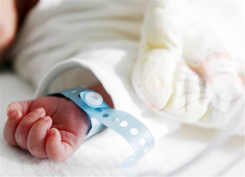 В Баку мать бросила новорождённого ребёнка в море