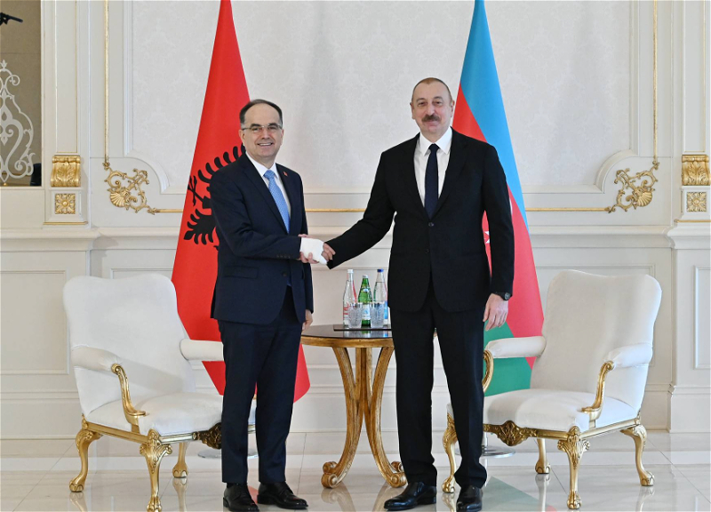 Президент Ильхам Алиев поздравил Президента Албании