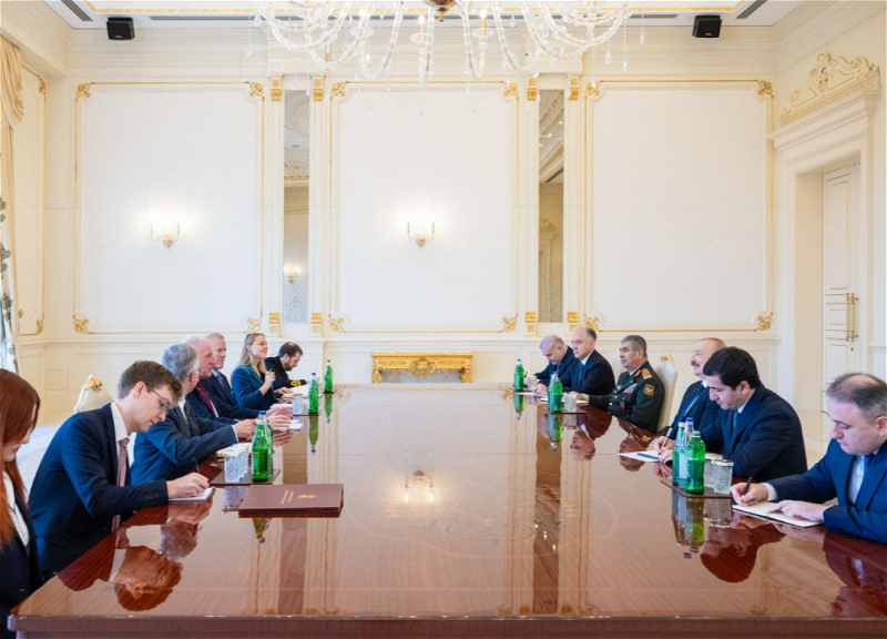 İlham Əliyev Birləşmiş Krallığın müdafiə üzrə dövlət nazirini qəbul edib