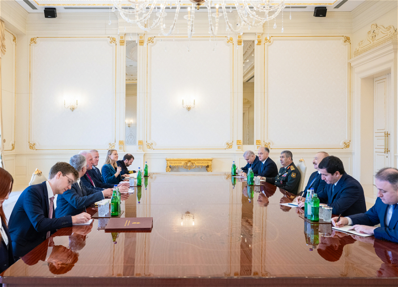 Ильхам Алиев принял государственного министра по обороне Соединенного Королевства - ФОТО