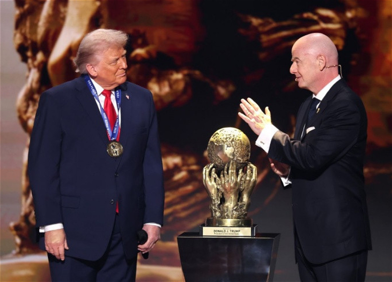 Donald Tramp FIFA-nın ilk Sülh Mükafatını aldı: mükafatın heykəlciyini azərbaycanlı heykəltəraşlar hazırlayıb - FOTO - VİDEO