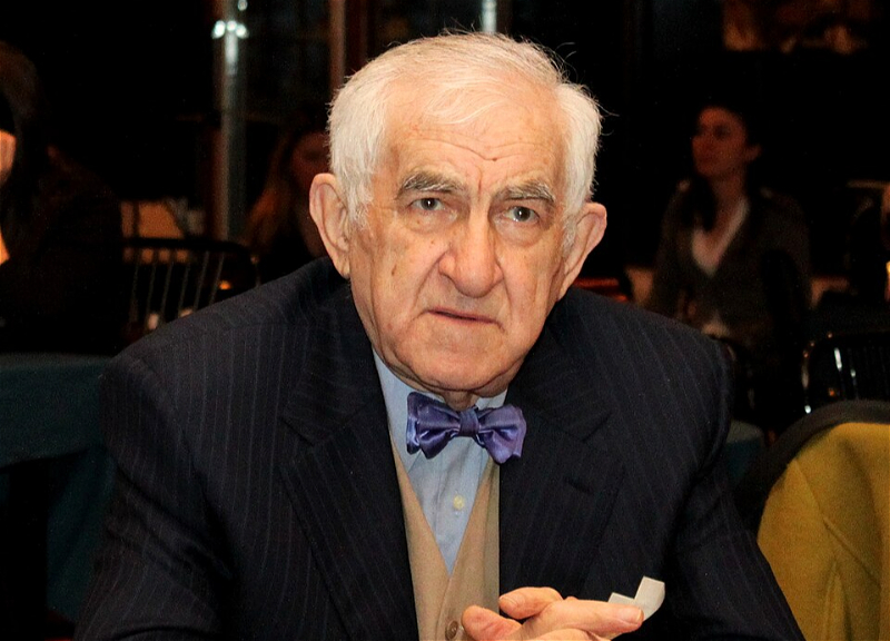 Ильхам Алиев наградил Тофига Бакиханова орденом «Эмек» 1-й степени