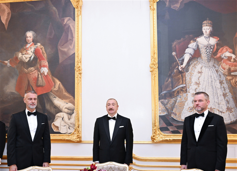 В Братиславе дан официальный прием в честь Президента Ильхама Алиева - ФОТО