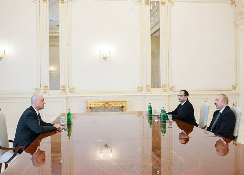 İlham Əliyev “John Deere” şirkətinin Mərkəzi Asiya və MDB ölkələri üzrə prezidentini qəbul edib - FOTO