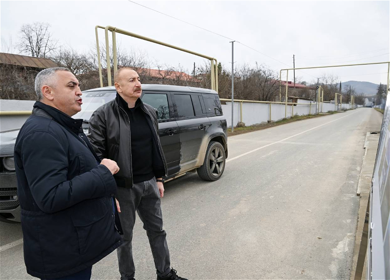 İlham Əliyev Ağdərə rayonunun Aşağı Oratağ kəndində görülmüş işlərlə tanış olub