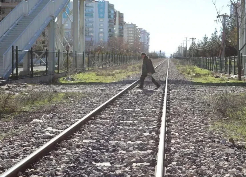 Dəmir yolunda ötən il toqquşma nəticəsində 8 nəfər həyatını itirib - VİDEO