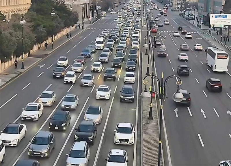 На некоторых дорогах Баку наблюдаются пробки - ФОТО - СПИСОК