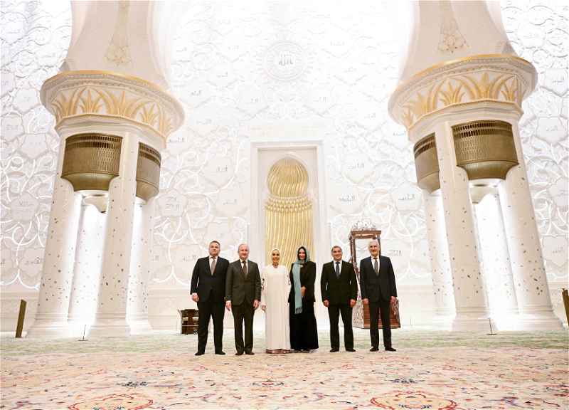 Лейла Алиева посетила в Абу-Даби мечеть Шейха Заида - ФОТО