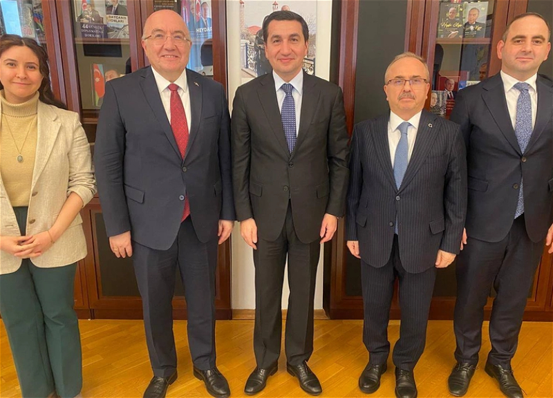 Hikmət Hacıyev Türkiyə XİN rəsmisi ilə regional prosesləri müzakirə edib