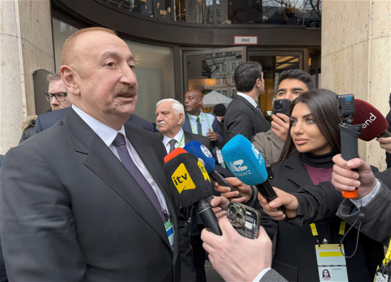 Президент Ильхам Алиев в Мюнхене дал интервью азербайджанским телеканалам - ВИДЕО