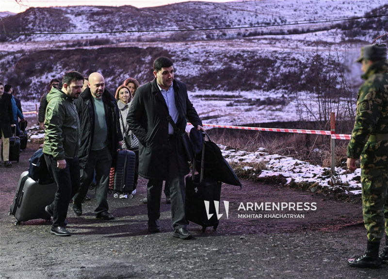 Azerbaijani Delegation Arrives in Armenia via Land Border - PHOTO