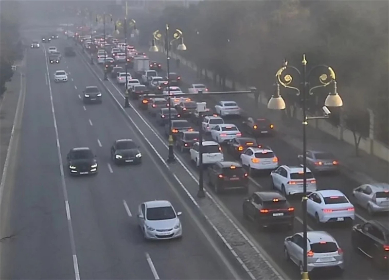 На каких улицах Баку 19 февраля наблюдаются транспортные заторы?