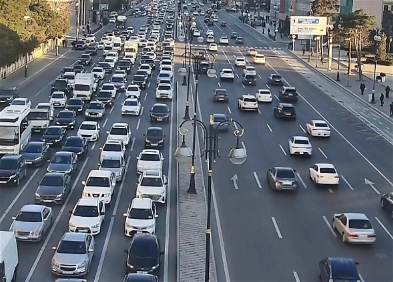 На ряде улиц столицы наблюдаются пробки - ФОТО - СПИСОК