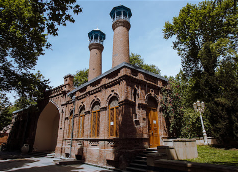 Gəncədə yerləşən Cümə məscidinin təmiri üçün vəsait ayrılıb - SƏRƏNCAM