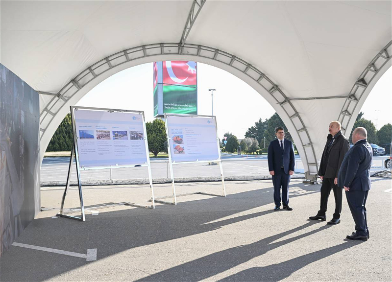 İlham Əliyev Bakıda məişət tullantıları daşıyan texnikalarla tanış olub - FOTO